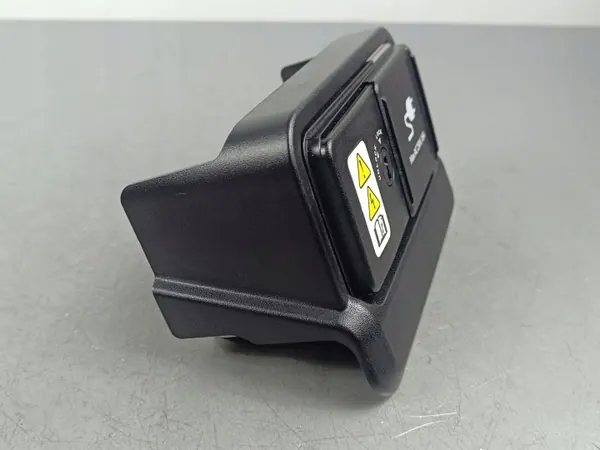 Tomada 12V Kia EV6 OEM 95190CVZD0 - Traseira image 3