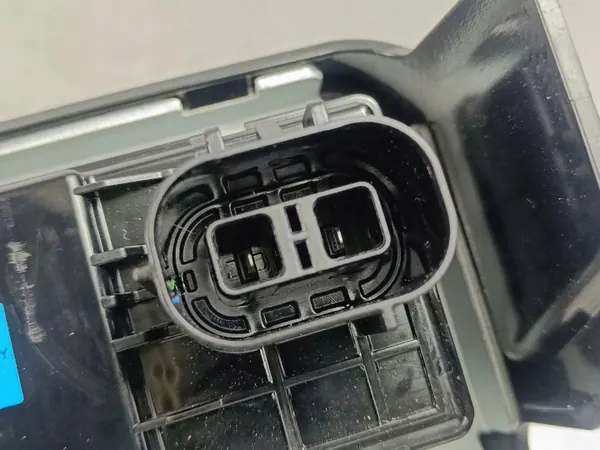 Tomada 12V Kia EV6 OEM 95190CVZD0 - Traseira image 5