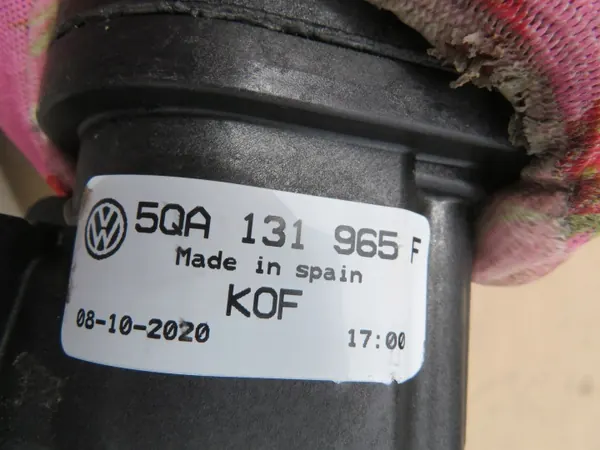 Tanque AdBlue OEM 5QA131965F para VW Touran III image 6