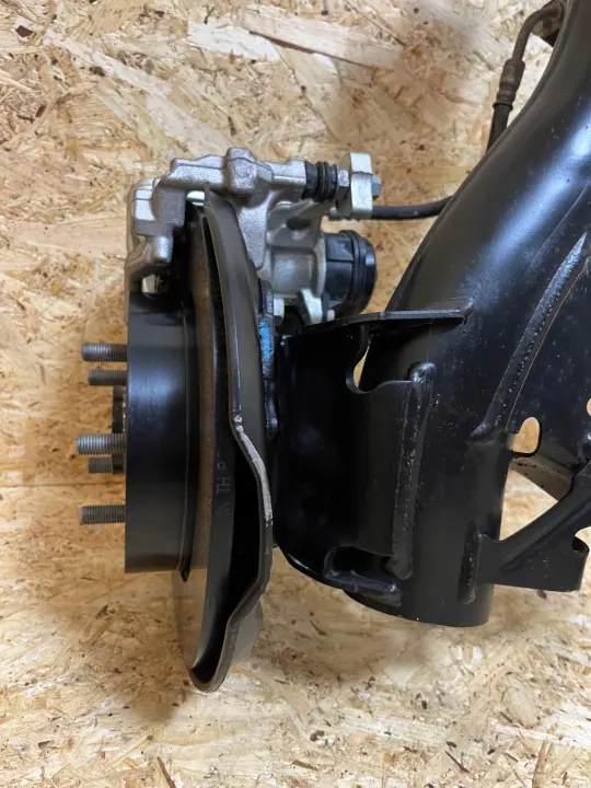 Poutre d'essieu arrière OEM 48530-0DJ90 Toyota Yaris IV image 3