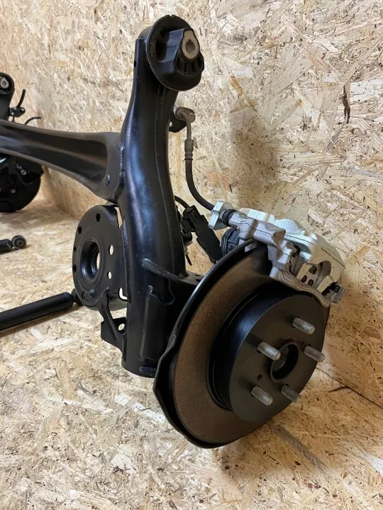 Poutre d'essieu arrière OEM 48530-0DJ90 Toyota Yaris IV image 5