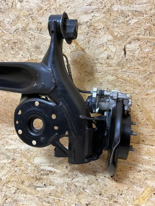 Poutre d'essieu arrière OEM 48530-0DJ90 Toyota Yaris IV image 6