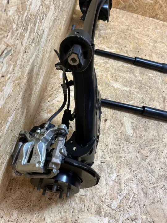 Poutre d'essieu arrière OEM 48530-0DJ90 Toyota Yaris IV image 9