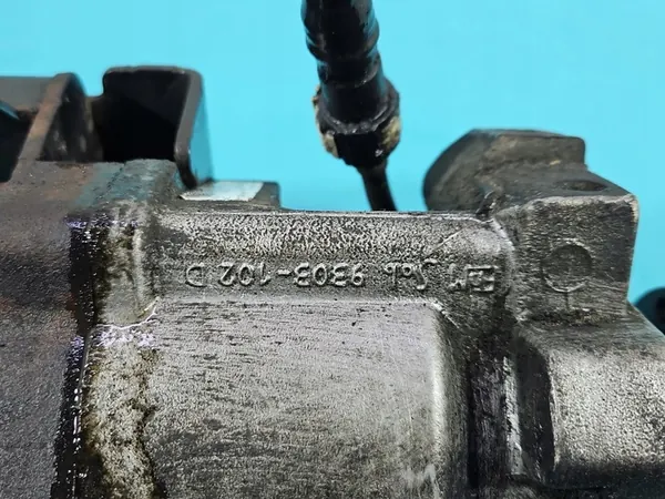 Brandstofpomp Ford Focus MK1 1.8 TDCI R9044Z016A image 3