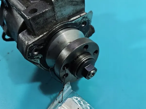 Brandstofpomp Ford Focus MK1 1.8 TDCI R9044Z016A image 6