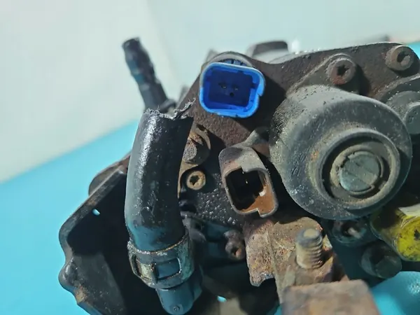 Brandstofpomp Ford Focus MK1 1.8 TDCI R9044Z016A image 8