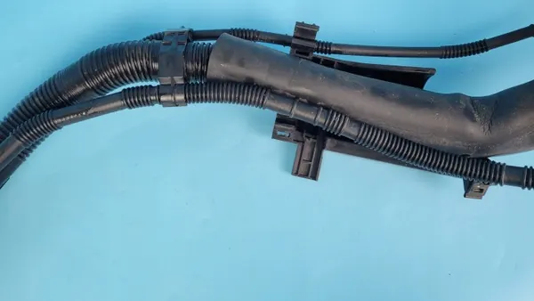 Toyota RAV4 19r brandstofinlaat OEM 77745-12110 image 6