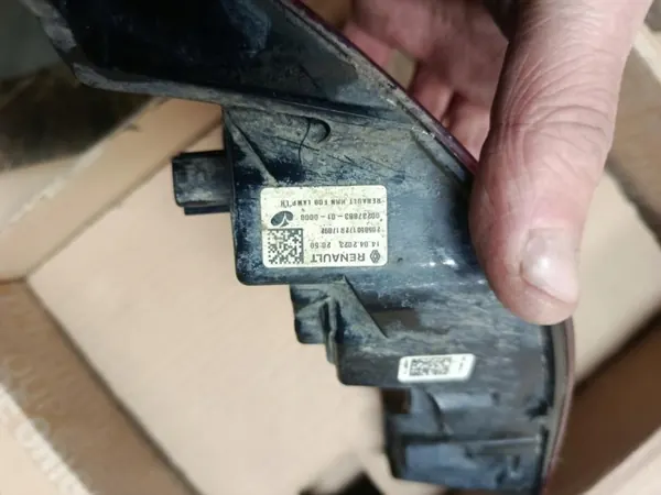 OEM 265850172R takavasen sumuvalo Renault Australille image 4