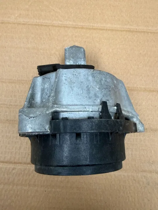 BMW Moottorin Kiinnike Vasen OEM 8097149 M3 G80 M4 G82 image 2