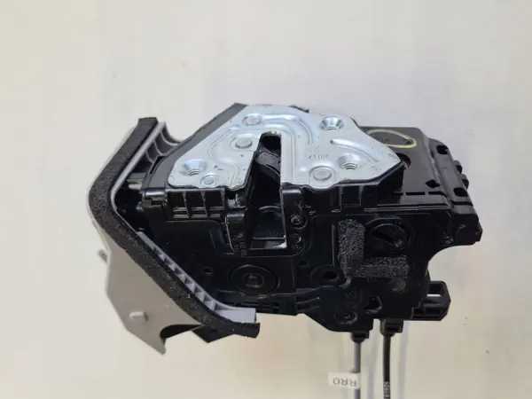 Oikea Takaoven Lukko OEM 81420-J9000 Hyundai Kona image 3