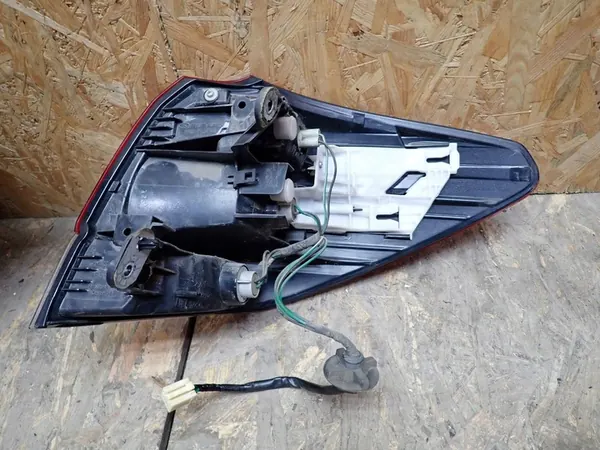 Luz trasera izquierda Subaru Legacy 5 V Kombi 2009-2014 OEM 84912AJ100 image 2