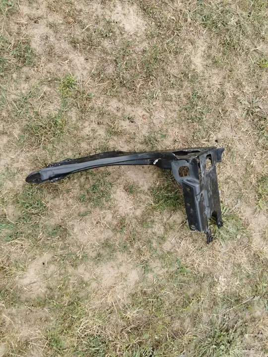 Support de phare gauche Mercedes E W211 2110262A image 2