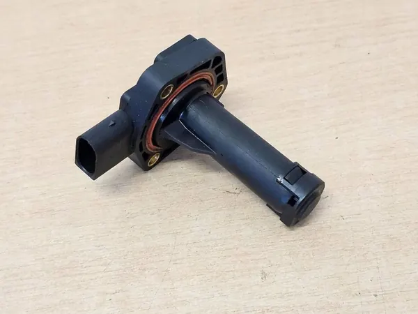 Öljyn Tasoanturi Volvo XC90 XC70 XC60 V70 S80 V50 C70 2.5T image 2