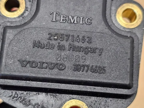 Öljyn Tasoanturi Volvo XC90 XC70 XC60 V70 S80 V50 C70 2.5T image 3