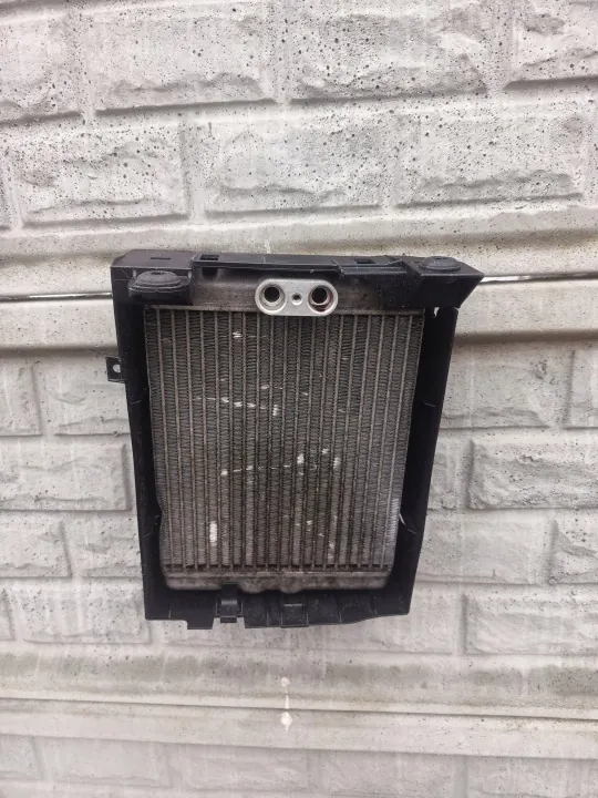 Oljekylarram höger OEM 17117645685 BMW X5 X6 image 2