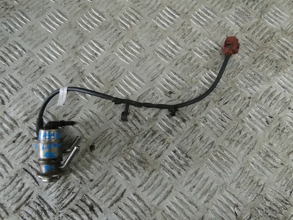 Inyector AdBlue OEM 04L131113P para VW Passat 2.0 TDI image 2