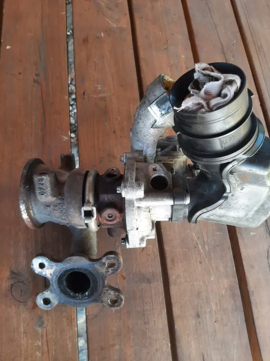 VW Turbo 1.2 Tsi 04E145713Q 04E145725AB image 2