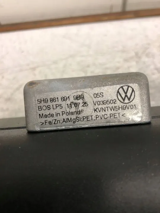 Persiana Maletero VW Golf VIII OEM 5H9861691 image 7