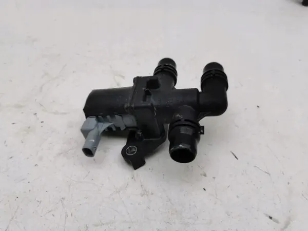 Válvula de líquido refrigerante Citroen C4 III e-C4 2021 OEM 9829266280 image 3