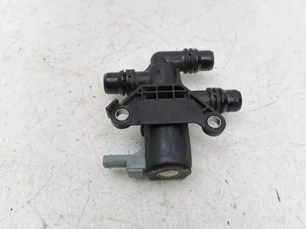 Válvula de líquido refrigerante Citroen C4 III e-C4 2021 OEM 9829266280 image 8