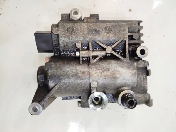 Gebruikte Mercedes-Benz oliepomp OEM A2222700201 image 2