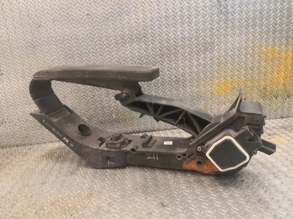 Mercedes-Benz E W211 Gaspedal image 2