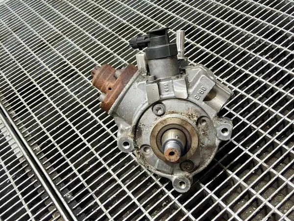 Pompe à carburant Ford OE image 1