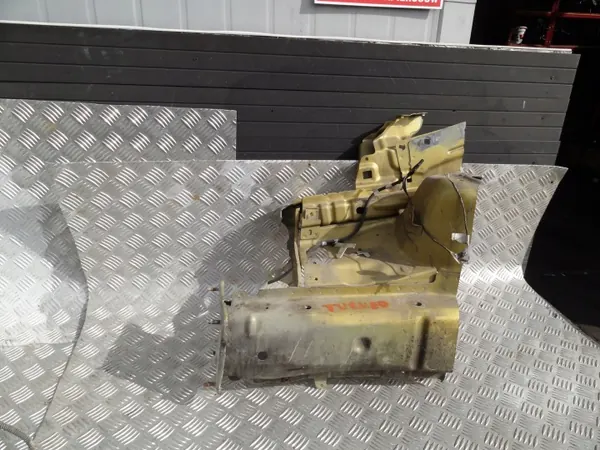 OEM 6VT6-13251-PP Travesaño Delantero Derecho Ford image 2