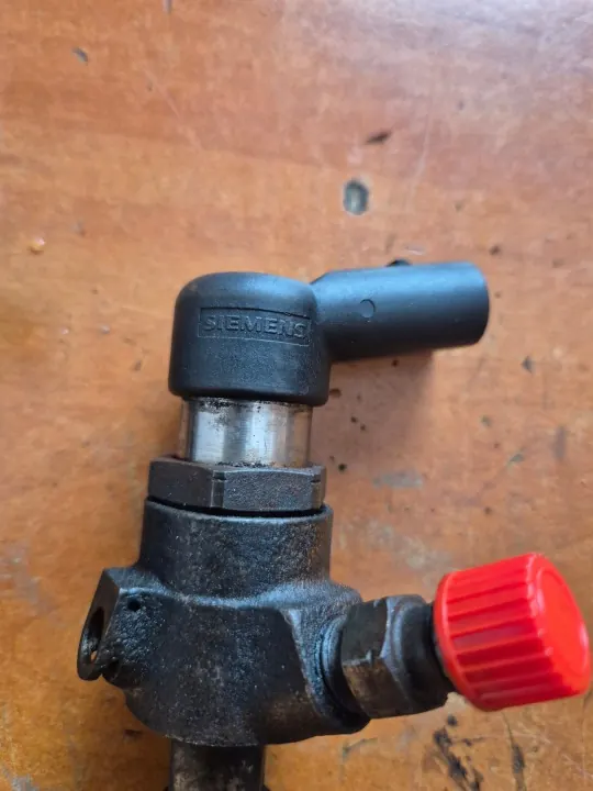 Inyector OEM 4M5Q-9F593-AD para Ford 1.8 TDCI image 4