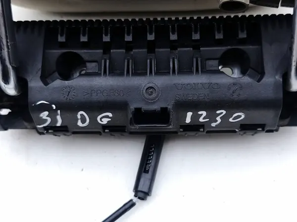 Volvo XC90 2004 Apoio de cabeça traseiro OEM AMD224043 image 8