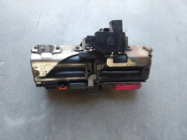 Mazda OEM GKH867ZC0 I-ELOOP Kondensaattori - Käytetty image 3