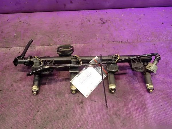 RENAULT THALIA I 02-06 1.4 Brandstofrail 7700274294 image 2