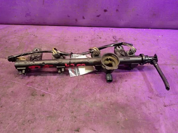 RENAULT THALIA I 02-06 1.4 Brandstofrail 7700274294 image 3