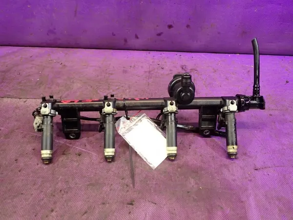 RENAULT THALIA I 02-06 1.4 Brandstofrail 7700274294 image 4