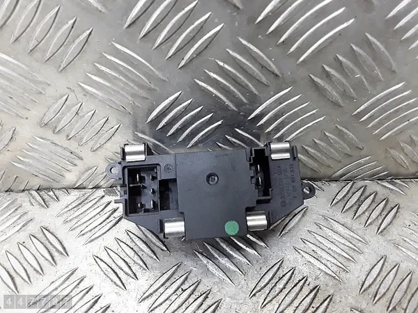 Relé de Resistor de Calefacción Seat Leon 2007 F011021936 image 2
