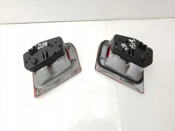 BMW 3 Series Lámpara trasera del maletero 2000 Sedán 4/5dr OEM 8364923 image 3