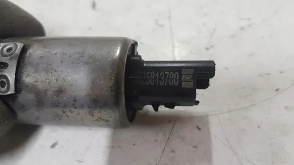 Soupape de commande d'arbre à cames Peugeot 3008 II OEM 9825813780 image 3