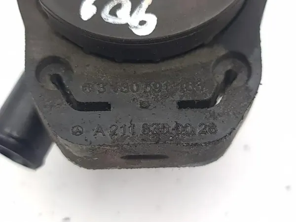 Pompe de circulation d'eau Infiniti Q30 OEM A2118350028 image 6