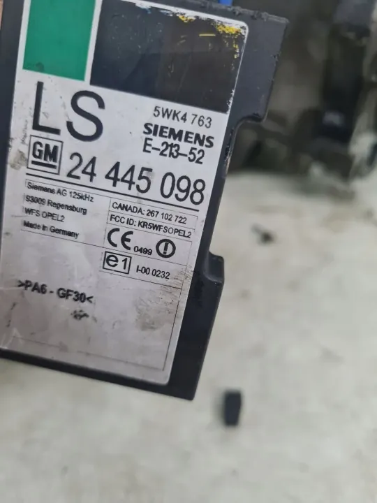 Bomba de inyección Opel OE 24413104 usada image 6