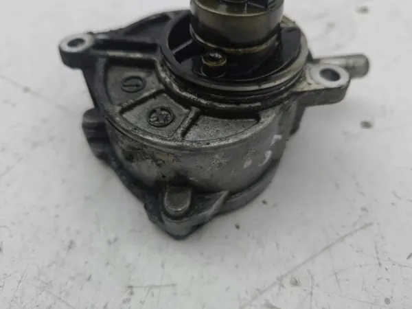 Bomba de vacío Mercedes-Benz OEM AMD138534 - Usada image 4