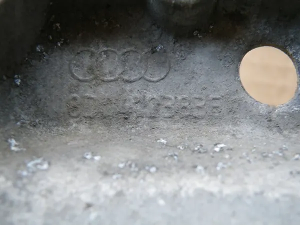 OEM 8D0412383E Etujousituksen Kiinnike Vas/Oik Audi image 3