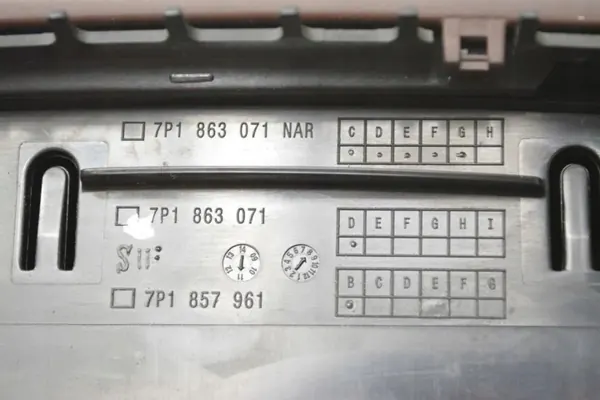 Cinzeiro VW OEM 7P1863071NAR para Touareg 7P5 2011 image 3