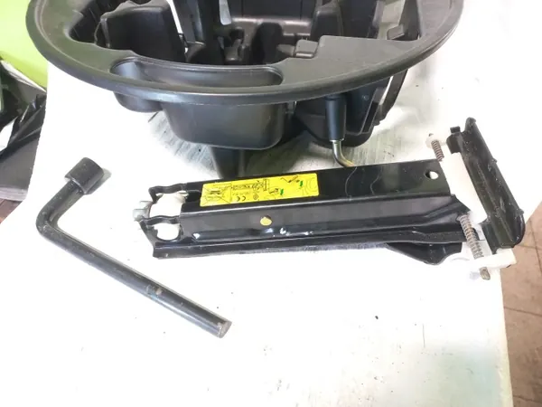 Insert Rueda de Repuesto Renault Laguna II OEM 8200002577 image 6