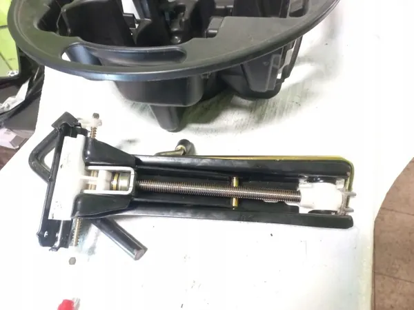 Insert Rueda de Repuesto Renault Laguna II OEM 8200002577 image 7