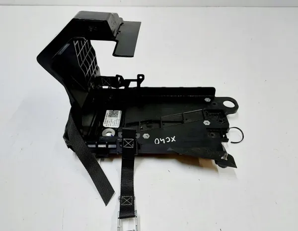 Volvo Akun Kiinnike OEM 32348533 - Käytetty Kunnossa image 2