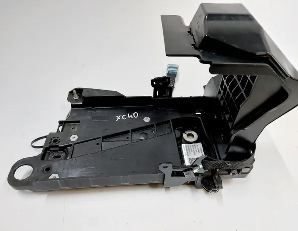 Volvo Akun Kiinnike OEM 32348533 - Käytetty Kunnossa image 3
