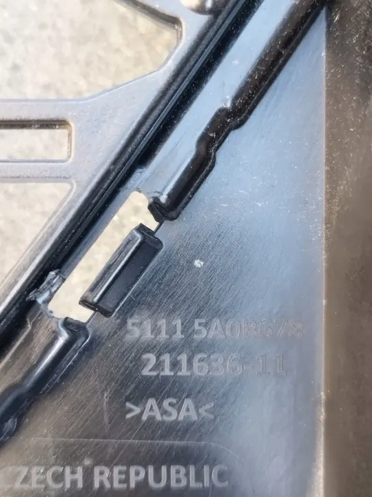 Griglia centrale paraurti anteriore BMW X1 51115A0B678 image 4