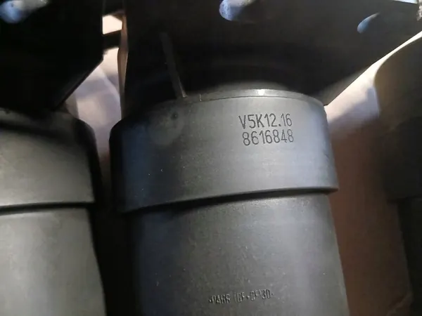 Base de carcasa filtro combustible OEM 30636249 Volvo image 3