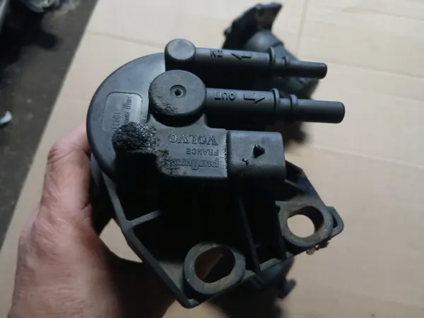 Base de carcasa filtro combustible OEM 30636249 Volvo image 9