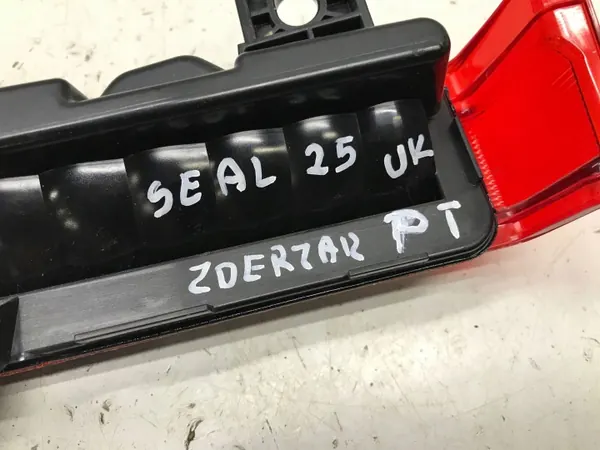 Luz antiniebla trasera derecha OEM EKEA-4116400 KULA23 image 3